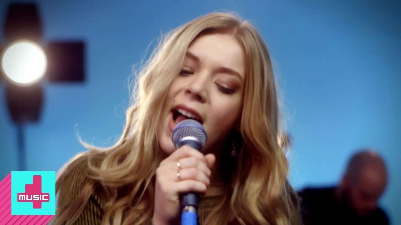 Becky Hill - Fairytale Of New York (Live)