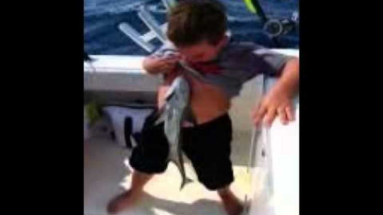 Remora attacks 10 year old kid...MUST SEE...